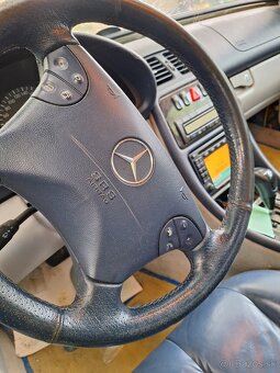 w208 - 8