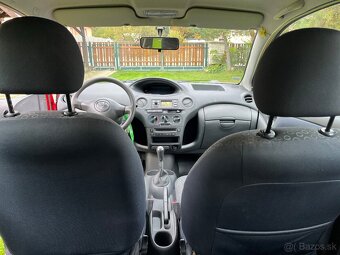 Toyota Yaris 1,0 2005 - 8