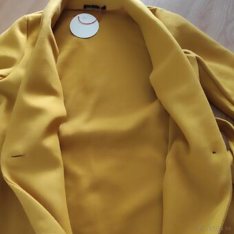 Žlto horcicovy kabát s opaskom - 8