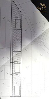 Rovinatý investičný pozemok neďaleko diaľnice - 8