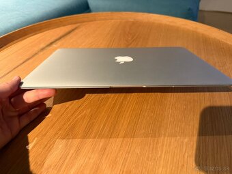 Apple MacBook Air 13-inch - 8