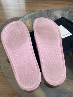 GIVENCHY ružové šľapky -41 - 8