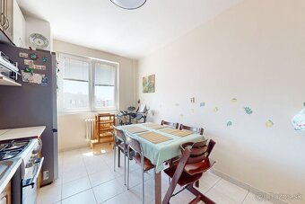 Garáž, 4 izby, 2 loggie a to všetko v samom srdci Dlhých Die - 8