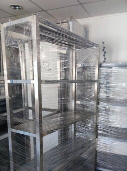 Gastro nábytok do veľkokuchyne. Nerezové police, digestor - 8