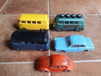 Stare hracky - 5x Stare auticko - 8