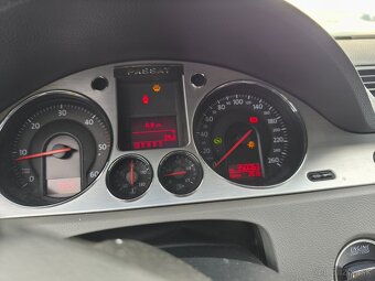 Volkswagen Passat - 8
