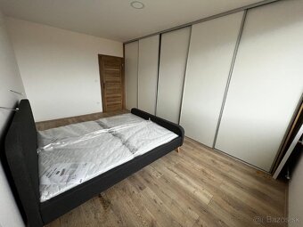Novozrekonštruovaný zariadený 3 izbový byt v centre Komárna - 8