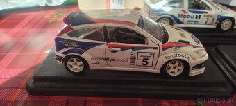Modely Burago 1/24 escort focus - 8