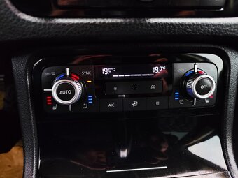 VW Touareg 3.0 TDI 193 kW R-Line Executive Edition - 8