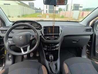 Peugeot 208 1.2 - 8