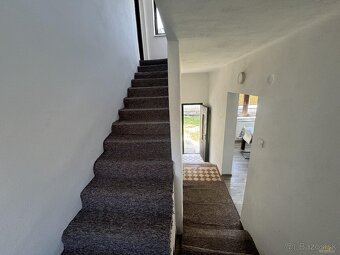 Zrekonštruovaný dom s 3 bytovými jednotkami v Ludrovej - 8