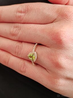 14k Zlatý prsteň s prírodným žltozeleným Peridotom a Zafírmi - 8