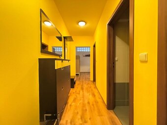 Prenájom na "Dlháčoch" - 2 izbový byt so šatníkom a veľkou - 8