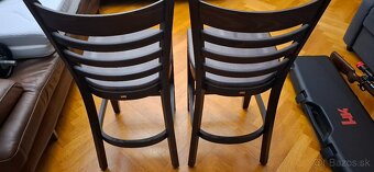 Dve barove stolicky z masivneho tmaveho dreva znacky TON - 8
