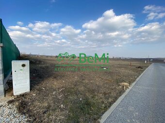 Pozemok Párovské Háje 3 272 m2 ,na výstavbu RD ,všetky IS ID - 8