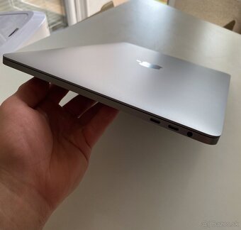 MacBook Pro 13" (2020) | 1TB SSD | 16GB RAM | Touch Bar - 8