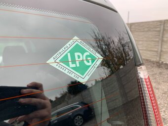 ŠKODA ROOMSTER 1.6 16V COMFORT LPG A/T SR - 8