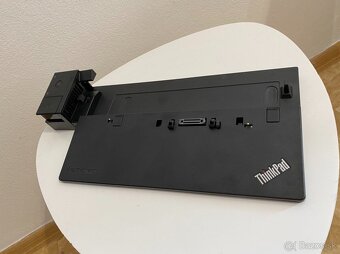 Predám dokovaciu stanicu na notebooky Lenovo Thinkpad Pro - 8
