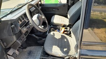 Land Rover Defender 2.5 D 90 kw M5 1.maj 156000km SR - 8