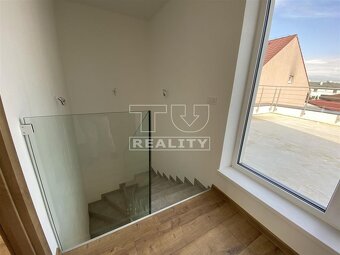 Moderný a priestraný 4-izbový dom (114 m2) na pozemku... - 8