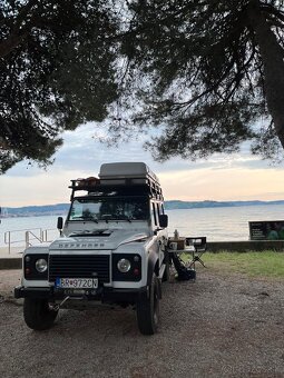 Land Rover Defender 110 - 8