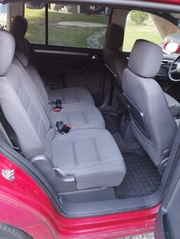 Volkswagen Touran - 8