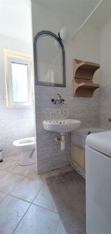 Prenájom zariadeného 3i bytu v priamom centre Banskej... - 8