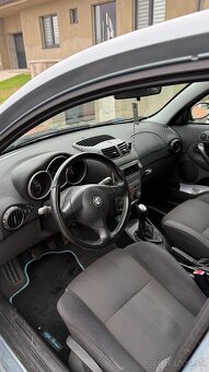 Alfa Romeo 147 - 8