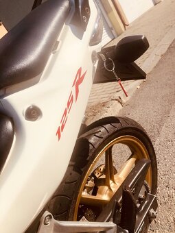 2010 Honda CBR 125r - 8