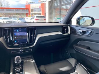 Volvo XC60 B4 145kW AWD Geartronic Plus Dark - 8