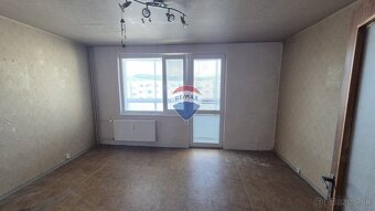 Garsónka 30 m2 v centre Brezová pod Bradlom - 8