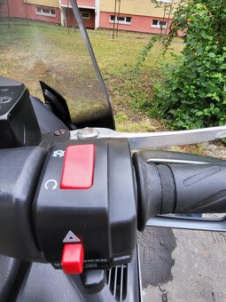 Suzuki Burgman 650 Executive - 8