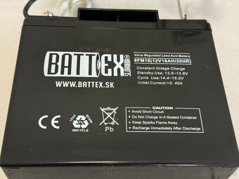 APC Smart-UPS 2200VA + Network Management Card - REZERVOVANÉ - 8