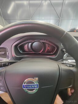 Volvo V40 2.0 benzín, r.v. 2015 - 8