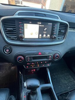 KIA Sorento - 8