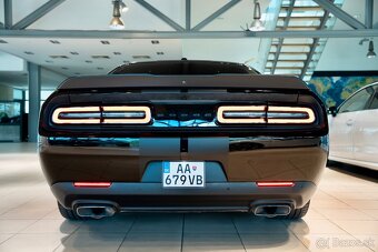 Dodge Challenger 5.7 HEMI - 8