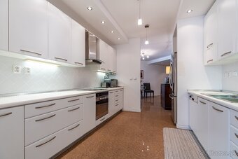 ZNÍŽENÁ CENA  VÝNIMOČNÝ BYT V SRDCI MESTA TRENČIANSKE TEPLI - 8