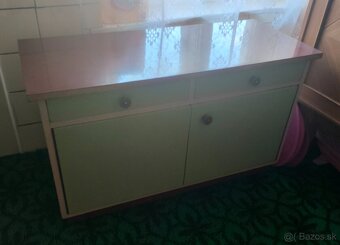 Retro nábytok / kuchyňa : kredenc + truhlica - 8