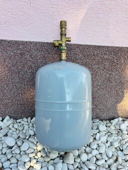 Expanzna nádoba Buderus Logafix 50/1,5 a 25/1,5 - 8