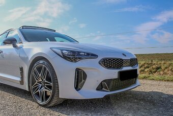 Kia Stinger GT 3.3 V6 T-GDI AWD - 8