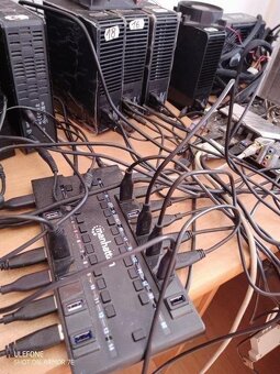 MANHATTAN USB hub - 28 portov - 8