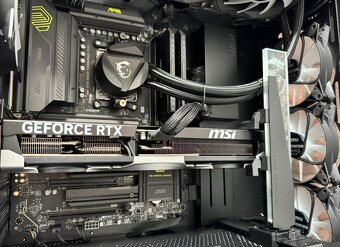 Ryzen 9 7950X3D\64GB\RTX 5080\SSD\1200W Zdroj - 8