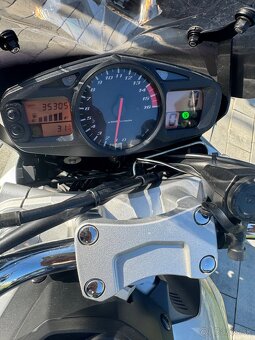 Suzuki GSR 600 - 8
