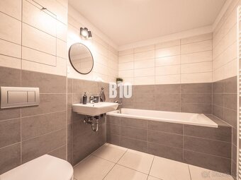 ŠIKOVNÝ 2 IZBOVÝ BYT S VEĽKOU TERASOU A GARÁŽOVÝM STÁTÍM NA  - 8