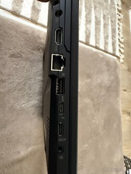 Predam Asus ROG Zephyrus S17 GX703H - 8