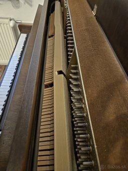 Predám klavír PETROF - 8