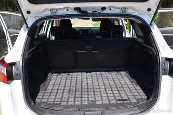 Hyundai i30 kombi, 1,6 benzín, 104 800 km, 2013 - 8