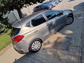 KIA Ceed 1.6 GDi EX/Gold 135k M6 (benzín) kup.SR - 8