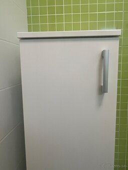 Závesná skrinka do kúpeľne biela lesklá - 8