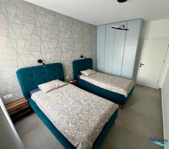 Sarandë - zariadený apartmán, výhľad na more, garážové státi - 8